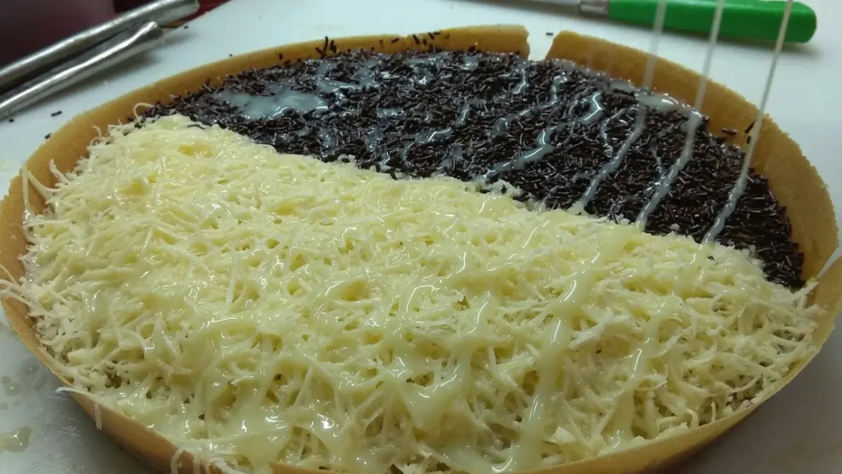 Martabak Bandung 21: Rasa Legenda yang Menggoda di Jantung Cilacap